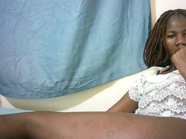 Sexyqueen2 live cam on BongaCams
