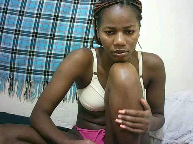 Sexyqueen2 live cam on BongaCams