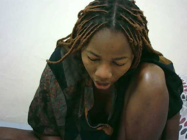 Sexyqueen2 live cam on BongaCams