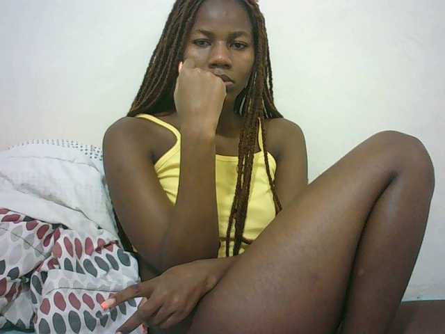 Sexyqueen2 live cam on BongaCams
