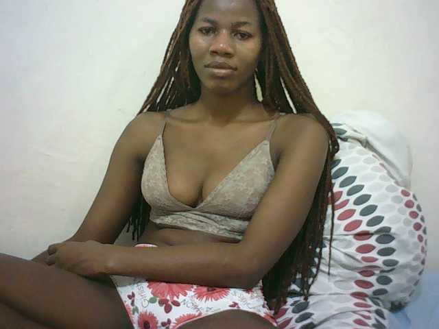 Sexyqueen2 live cam on BongaCams