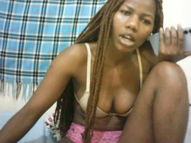 Sexyqueen2 live cam on BongaCams