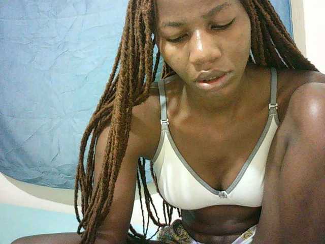 Sexyqueen2 live cam on BongaCams