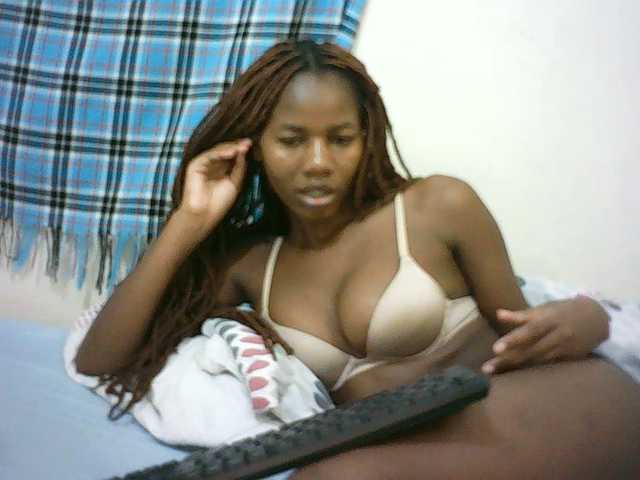 Sexyqueen2 live cam on BongaCams