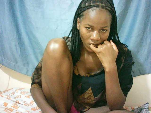 le modèle Sexyqueen2 est en webcam porno dans un show sur le site bongacams, il possède les tags suivants: Ebony,Brunette,Hairy