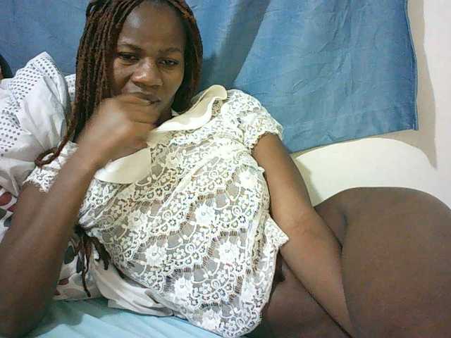 Sexyqueen2 live cam on BongaCams