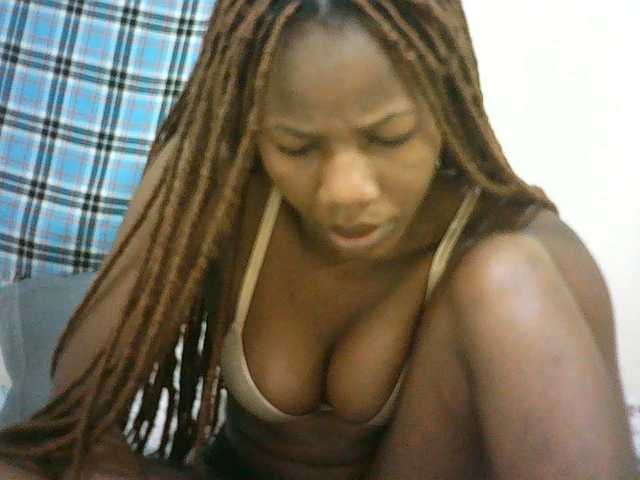 Sexyqueen2 live cam on BongaCams