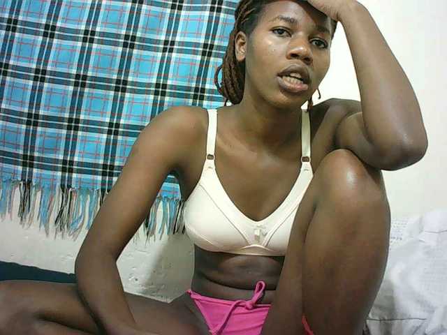 Sexyqueen2 live cam on BongaCams