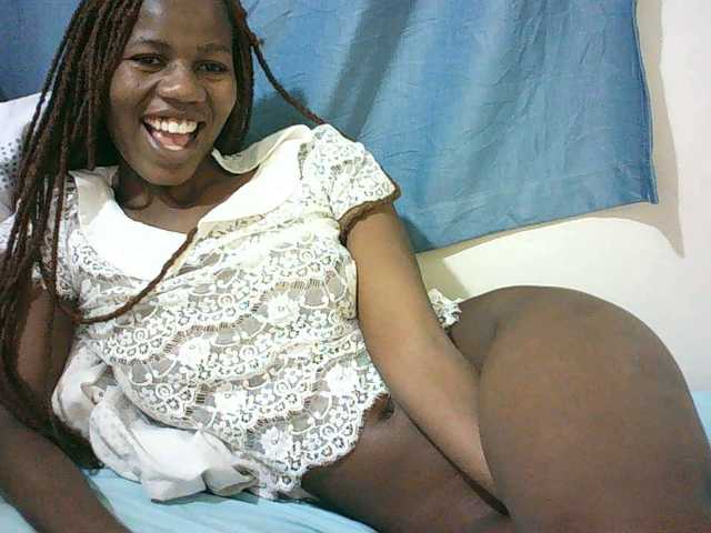 Sexyqueen2 live cam on BongaCams