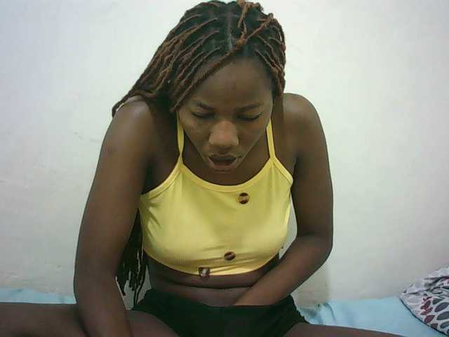 Sexyqueen2 live cam on BongaCams