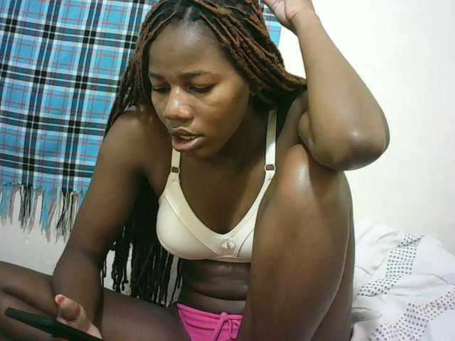 Sexyqueen2 live cam on BongaCams