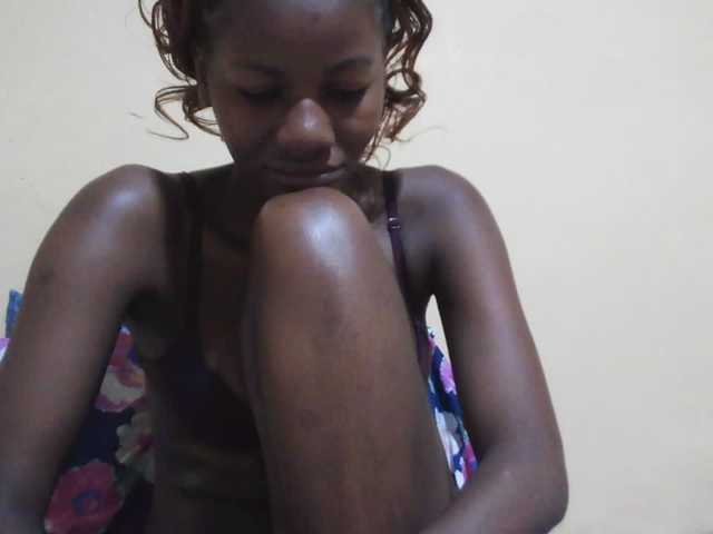 Sexyqueen2, live now on BongaCams