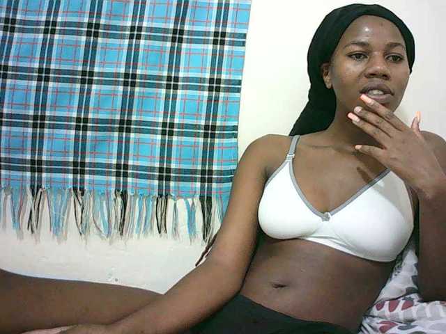 Sexyqueen2 live cam on BongaCams