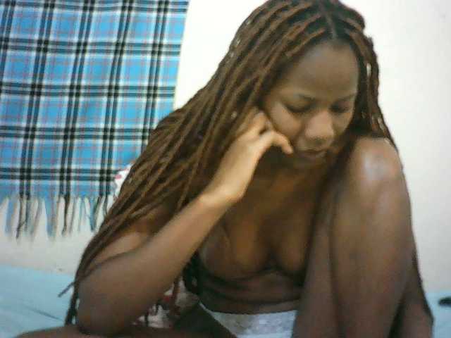 Sexyqueen2 live cam on BongaCams