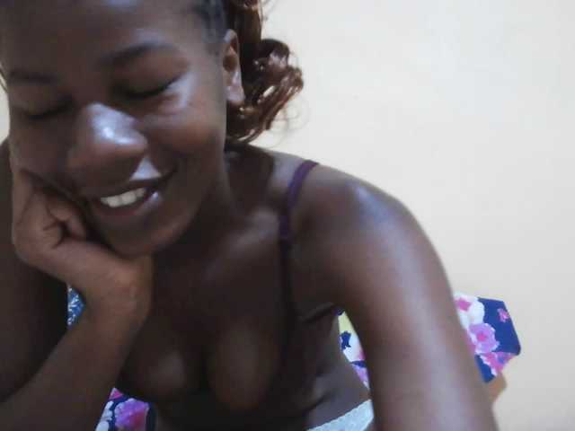 Sexyqueen2 live cam on BongaCams