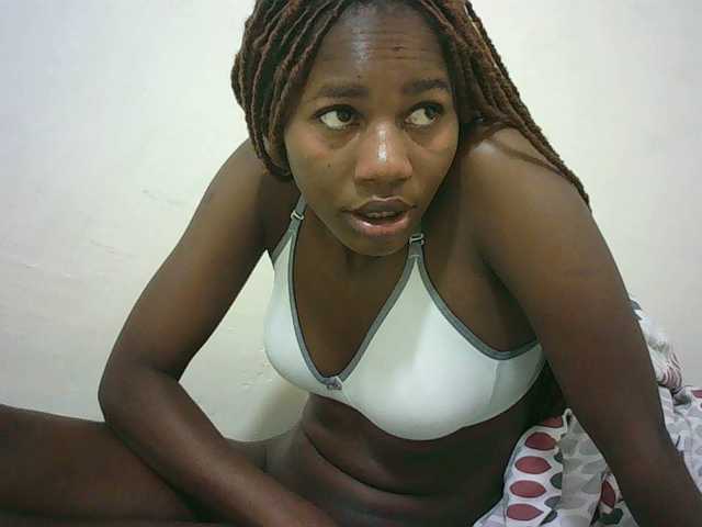 Sexyqueen2 live cam on BongaCams