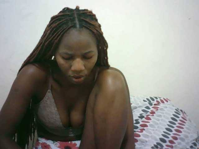 Sexyqueen2 live cam on BongaCams