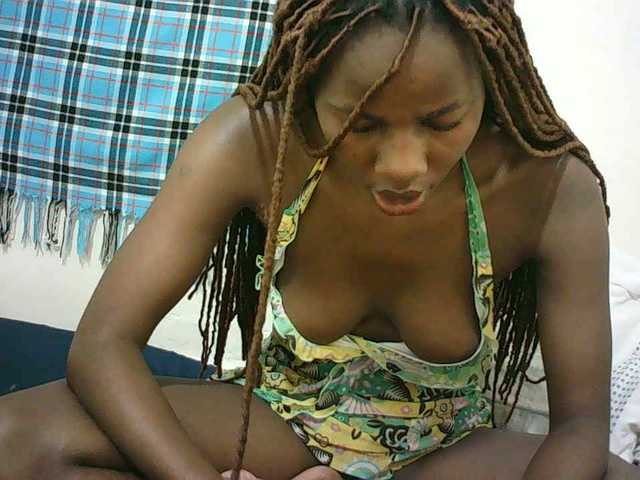 Sexyqueen2 live cam on BongaCams