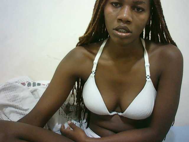 Sexyqueen2 live cam on BongaCams