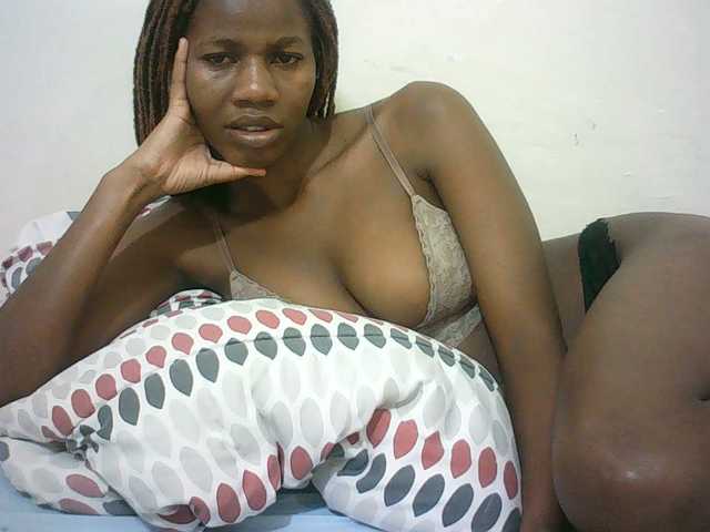 Sexyqueen2 live cam on BongaCams