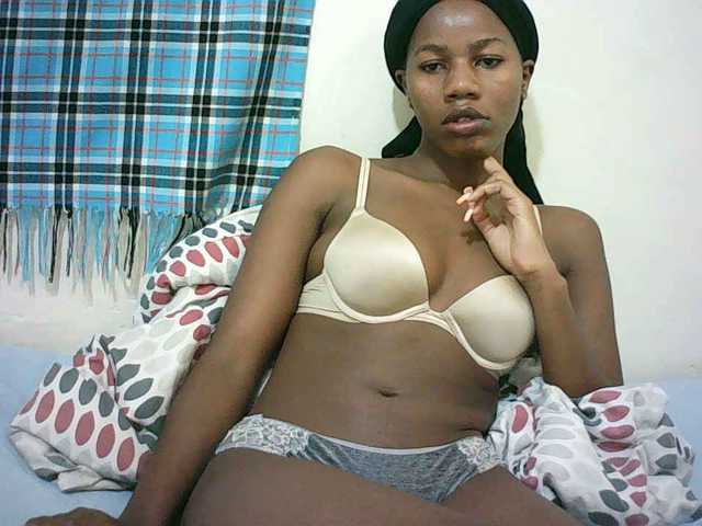 Sexyqueen2 live cam on BongaCams