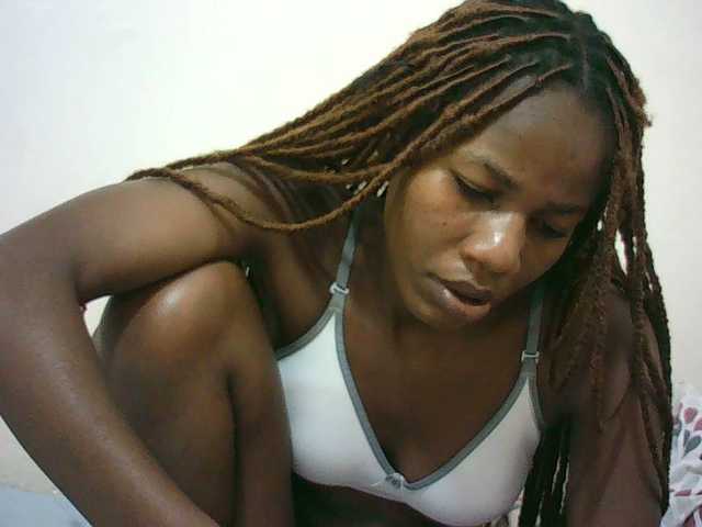 Sexyqueen2 live cam on BongaCams