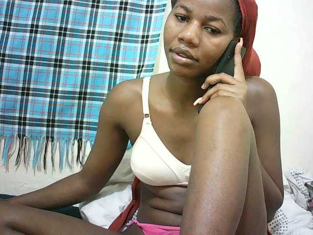 Sexyqueen2 live cam on BongaCams