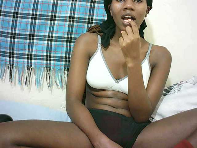 Sexyqueen2 live cam on BongaCams