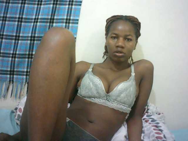 Sexyqueen2 live cam on BongaCams