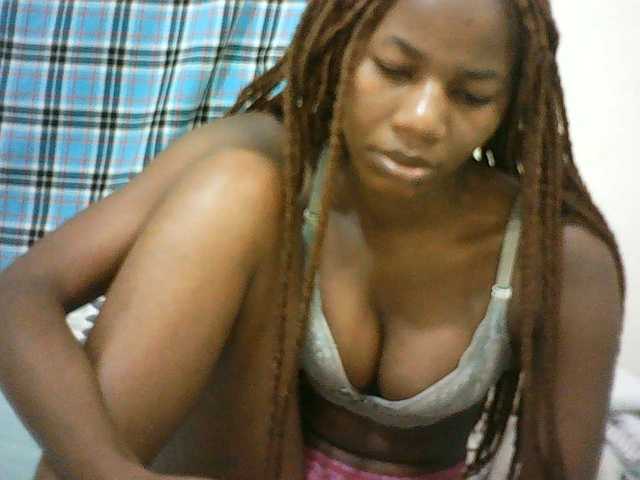 Sexyqueen2 live cam on BongaCams