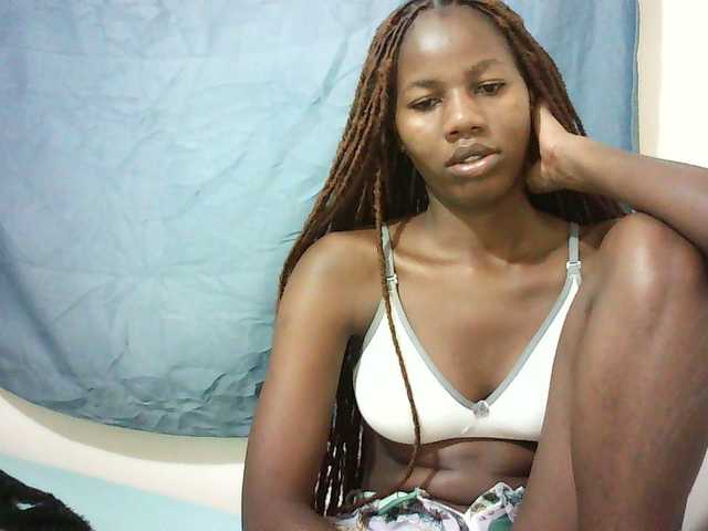 Sexyqueen2 live cam on BongaCams