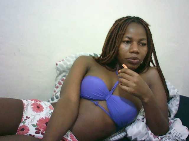 Sexyqueen2 live cam on BongaCams