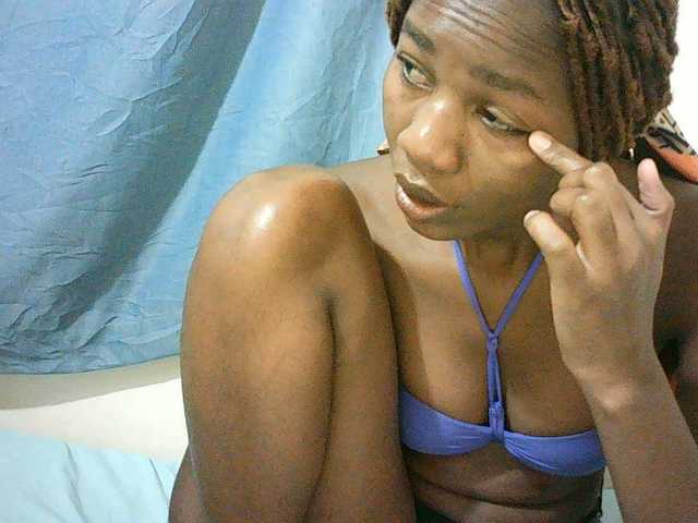 Sexyqueen2 live cam on BongaCams