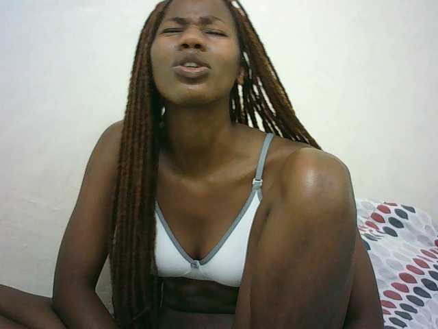 Sexyqueen2 live cam on BongaCams