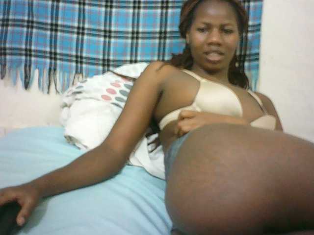 Sexyqueen2 live cam on BongaCams