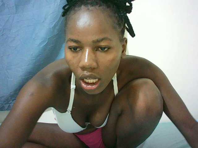 le modèle Sexyqueen2 est en webcam porno dans un show sur le site bongacams, il possède les tags suivants: Ebony,Brunette,Hairy