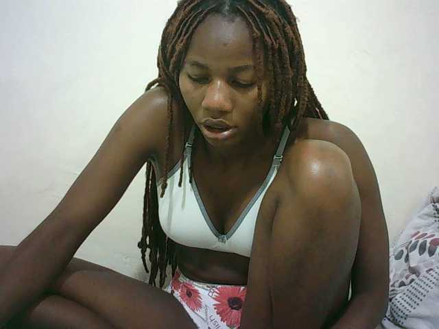 Sexyqueen2 live cam on BongaCams
