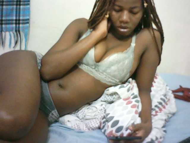 Sexyqueen2 live cam on BongaCams