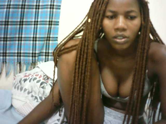 Sexyqueen2 live cam on BongaCams