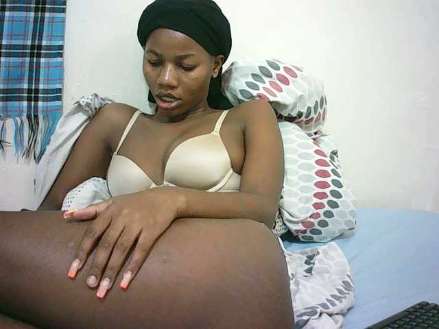 Sexyqueen2 live webcam show