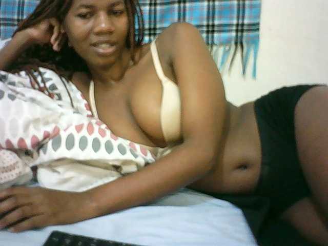 Sexyqueen2 live cam on BongaCams
