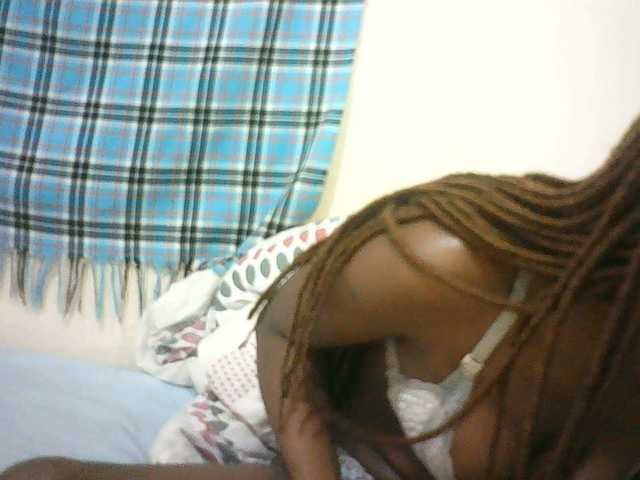 Sexyqueen2 live cam on BongaCams