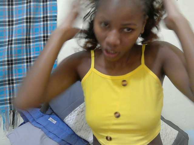 Sexyqueen2 live cam on BongaCams