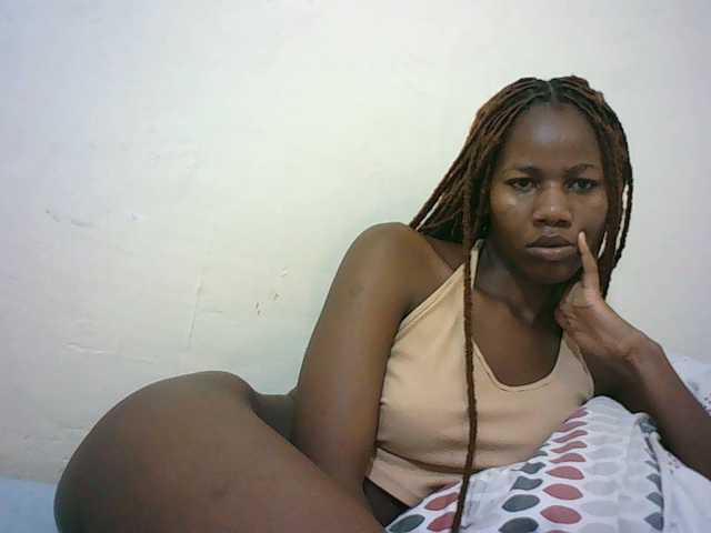 Sexyqueen2 live cam on BongaCams