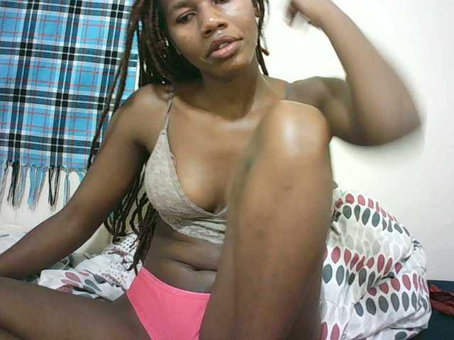 Sexyqueen2 live cam on BongaCams