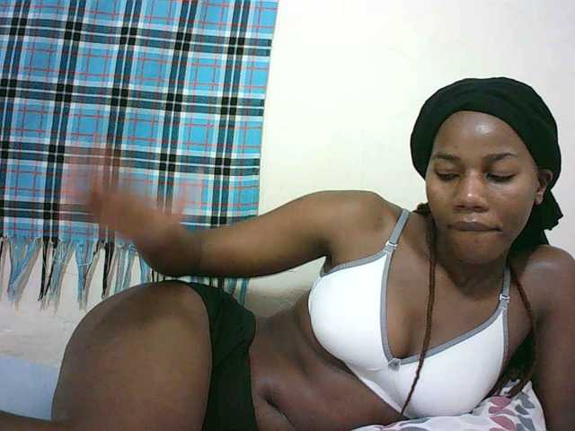 Sexyqueen2 live cam on BongaCams