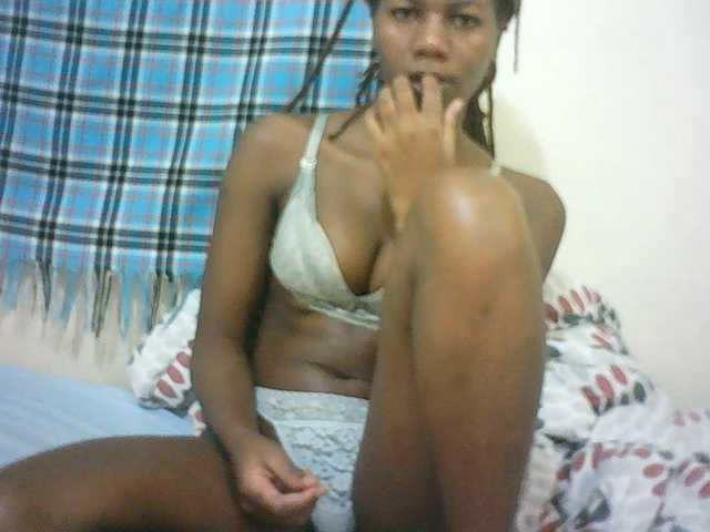 Sexyqueen2 live cam on BongaCams