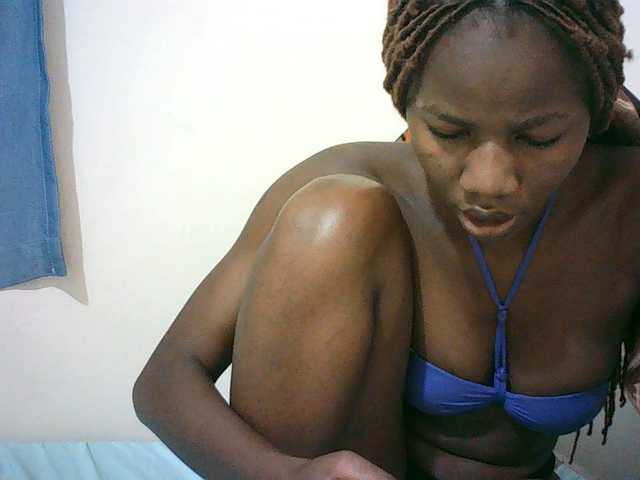 Sexyqueen2 live cam on BongaCams