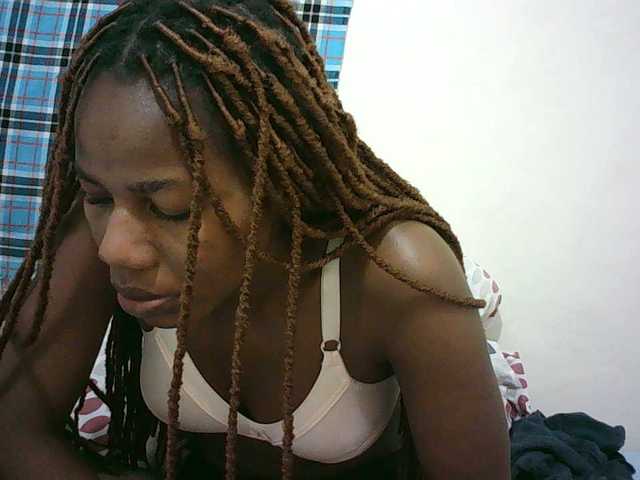 Sexyqueen2 live cam on BongaCams