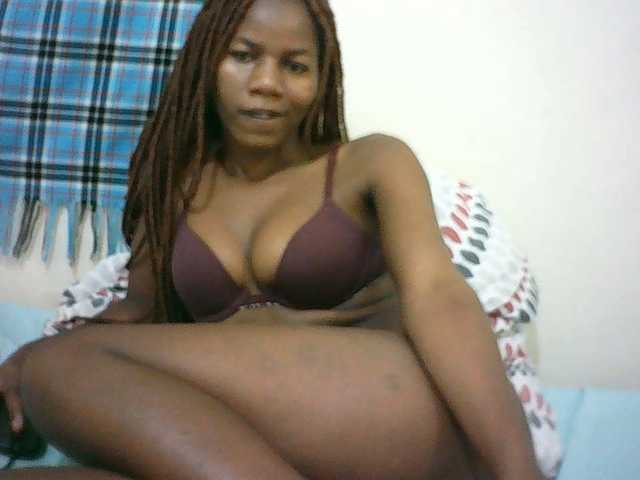 Sexyqueen2 live cam on BongaCams